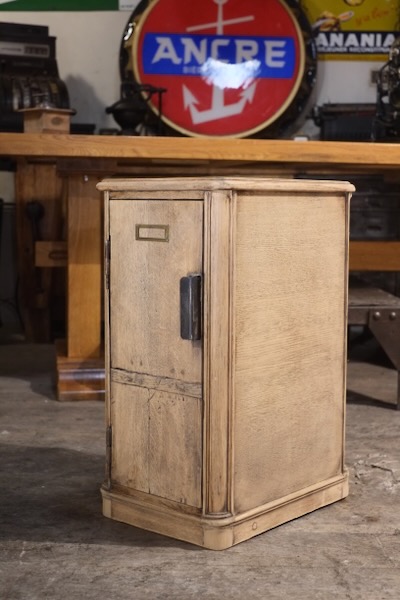 petit  meuble de metier  en chene  ancien